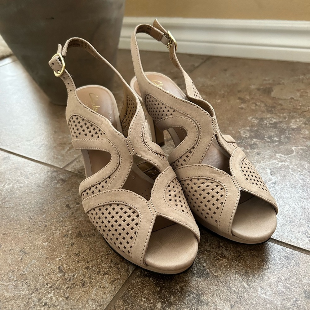 Women’s Clarks Pretty Heels Excellent Condition